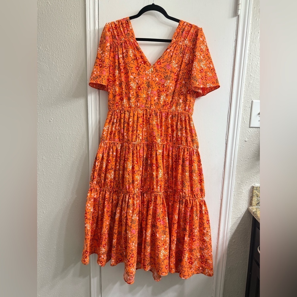Draper James Apricot Orange Pansy Floral
NWT
Margo Flutter Sleeve Midi Dress 8 - Picture 8 of 9